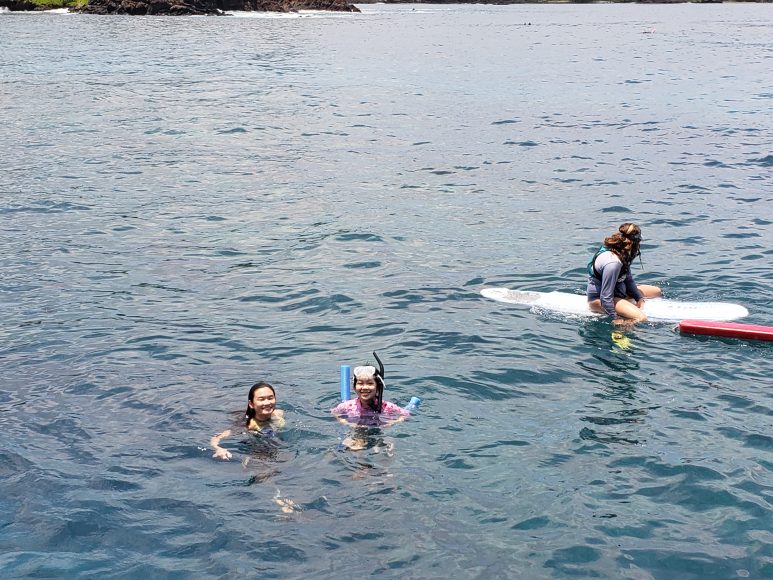 (L-R) Sophomore Kacie Kwan and Junior Kristin Lau snorkeling at a local bay called Turtle Arches. Photograph by Kasandra Miao ('19)